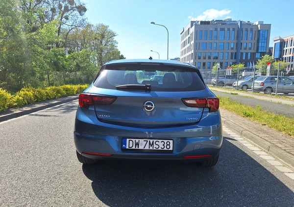 Opel Astra cena 48000 przebieg: 79000, rok produkcji 2016 z Wrocław małe 137